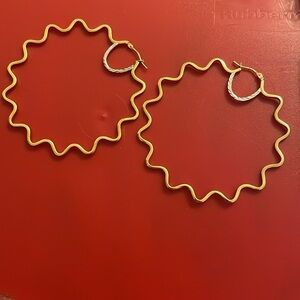 Women’s 14k gold hoop earrings made in Italy